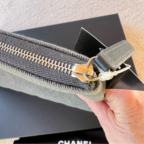CHANEL DEAUVILLE LARGE CLUTCH POUCH GRAY WITH BLACK SEQUINS LIKE NEW - Picture 4 of 9
